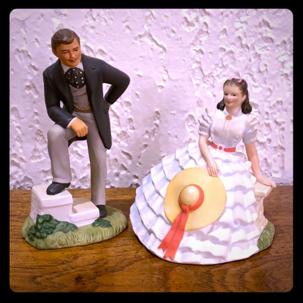 🔹Gone with the Wind figurines